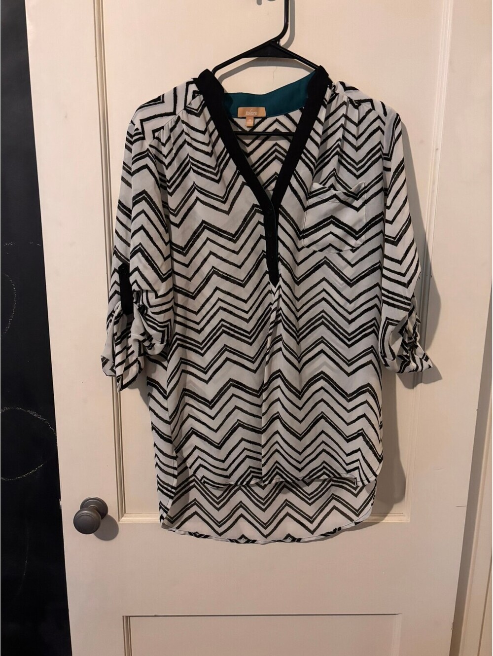 Takara Medium Black and White Chevron Pattern Blouse